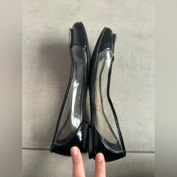 Tory Burch Black Patent Ballet Flats - Picture 4 of 12
